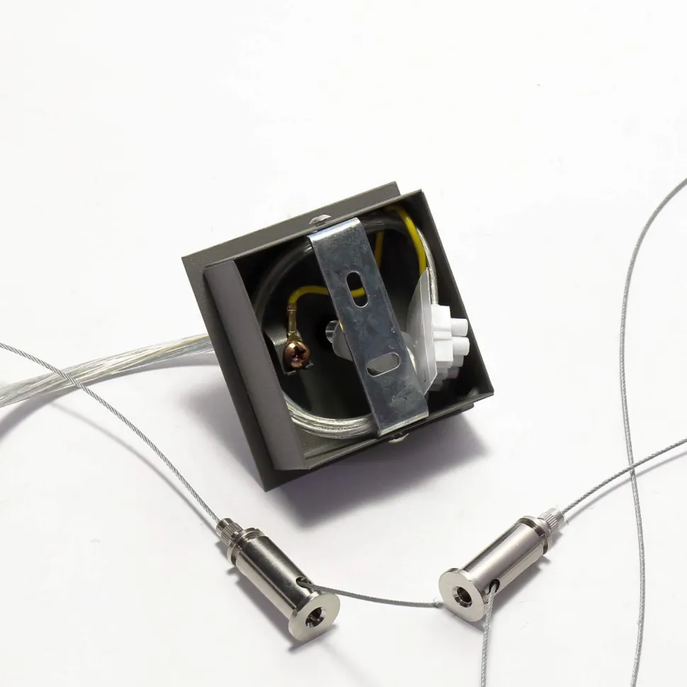 Breite Hängeleuchte in grau