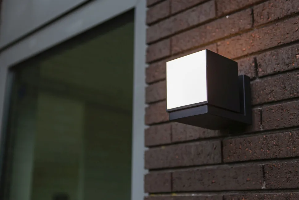 Flexible LED Wandleuchte Schwarz IP54 3000 K Aluminium