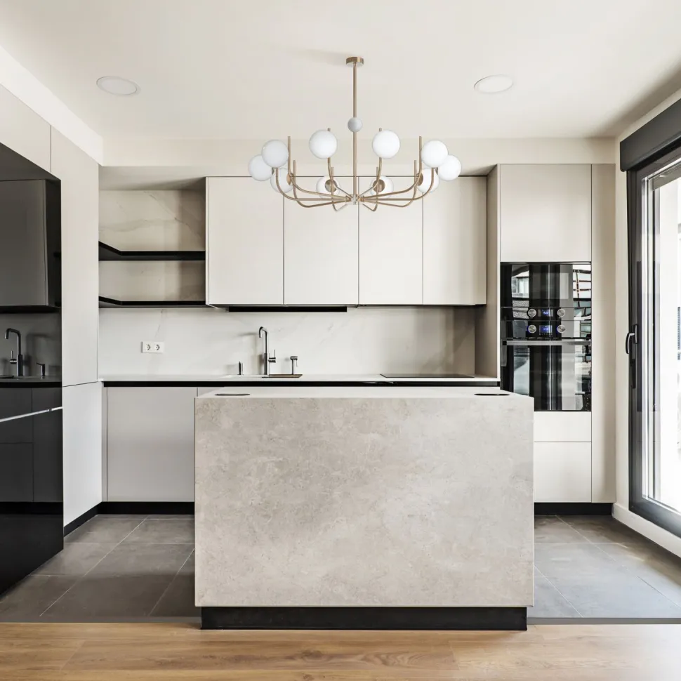 Kronleuchter Metall Glas B: 116 cm in Messing Weiß E14