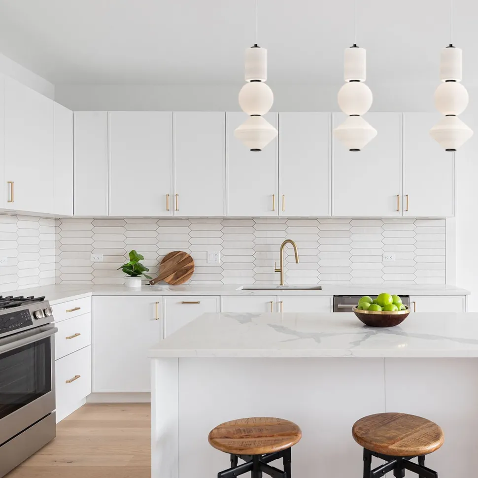 LED Pendelleuchte Schwarz Weiß verstellbar aus Metall Glas