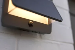 LED Solar Wandleuchte mit Bewegungssensor IP54 3000 K