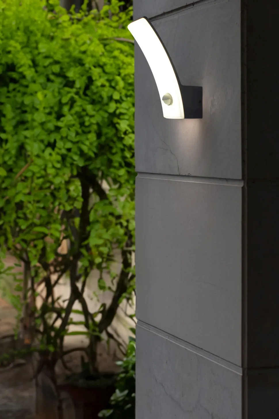 LED Wandlampe Bewegungsmelder H:20,4 cm IP44 Anthrazit