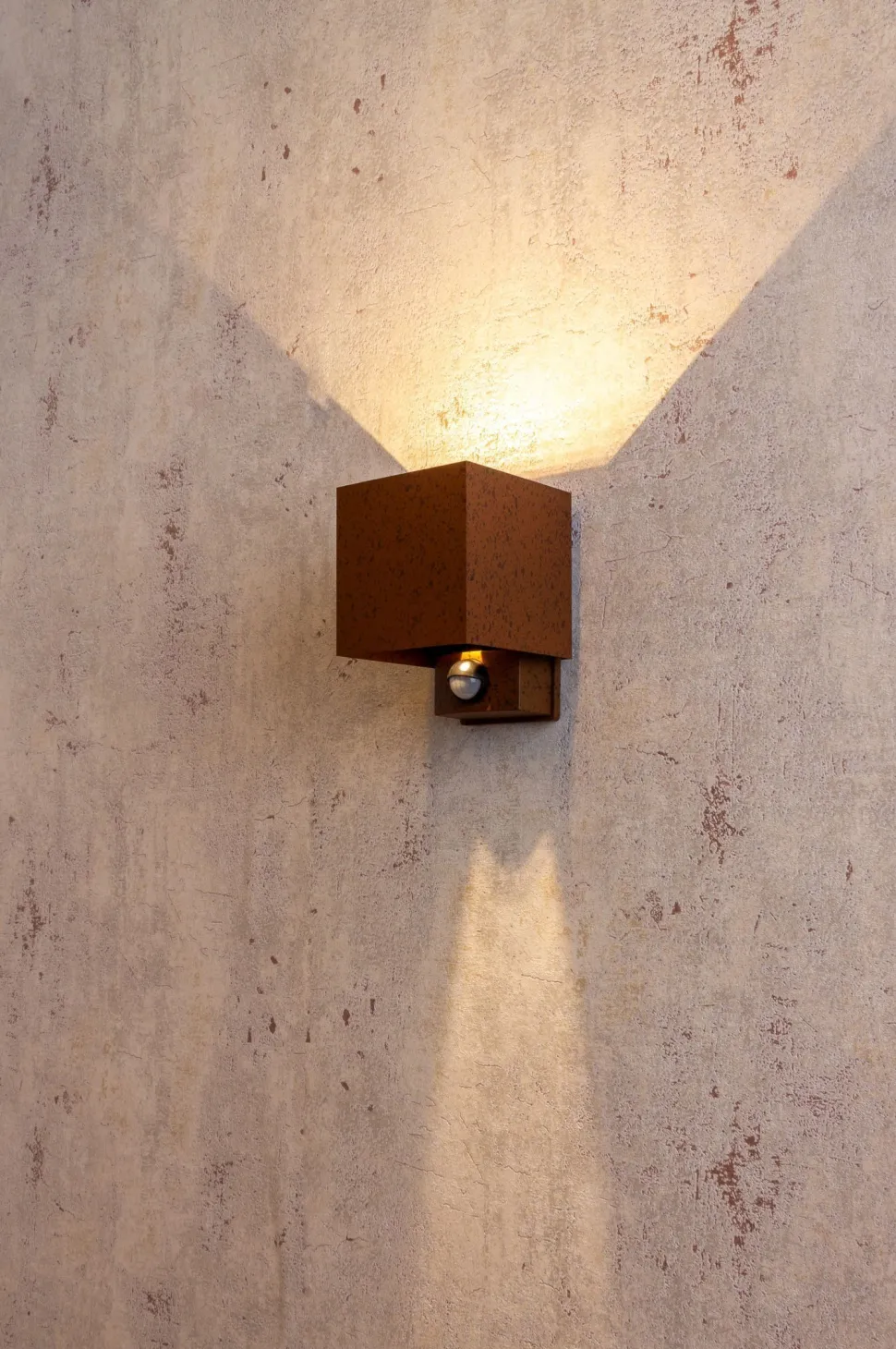 LED Wandlampe Bewegungssensor Rostbraun Up Down IP54