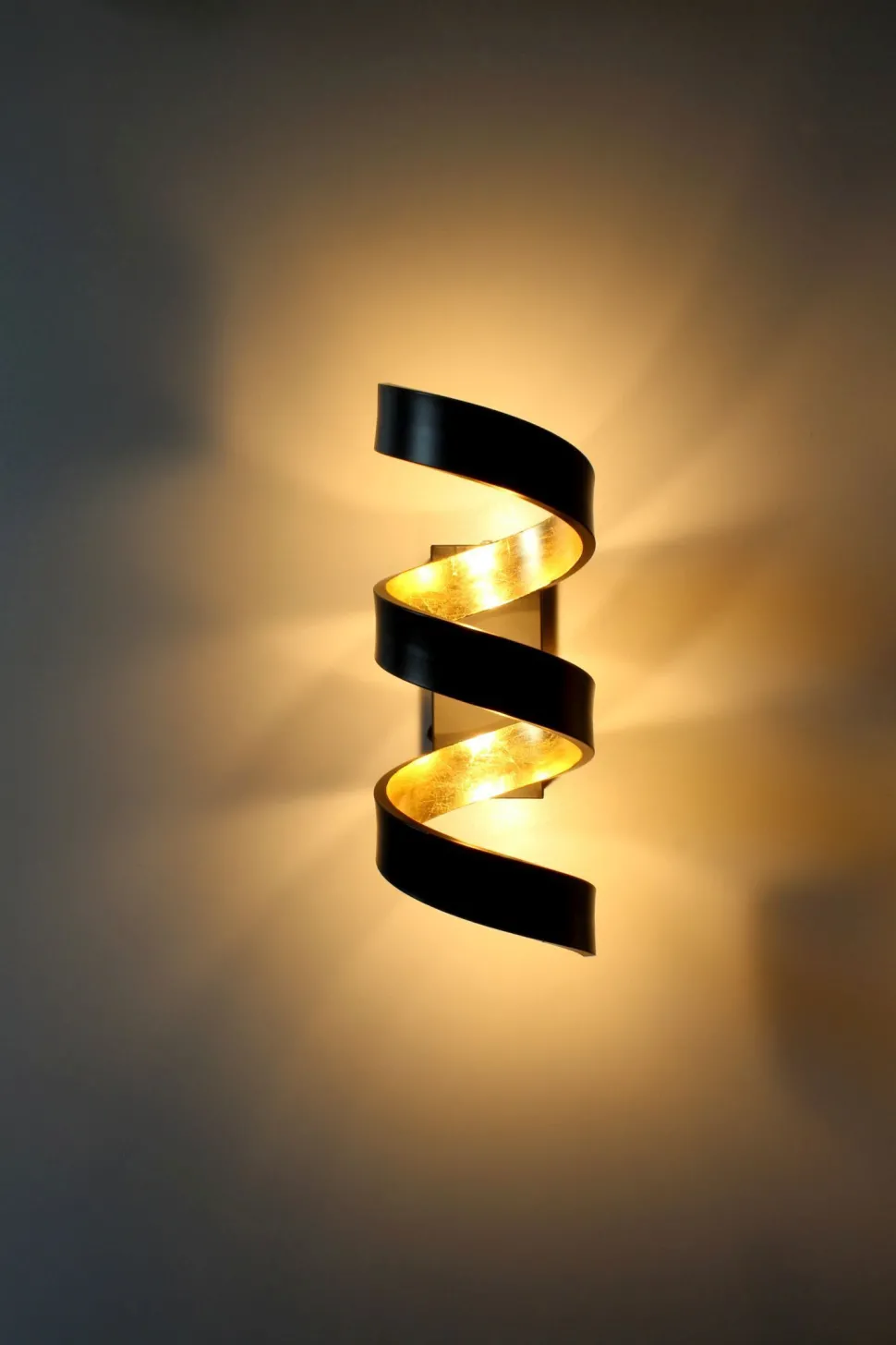 LED Wandlampe Spirale Schwarz Gold H:26 cm 3000 K 9 W