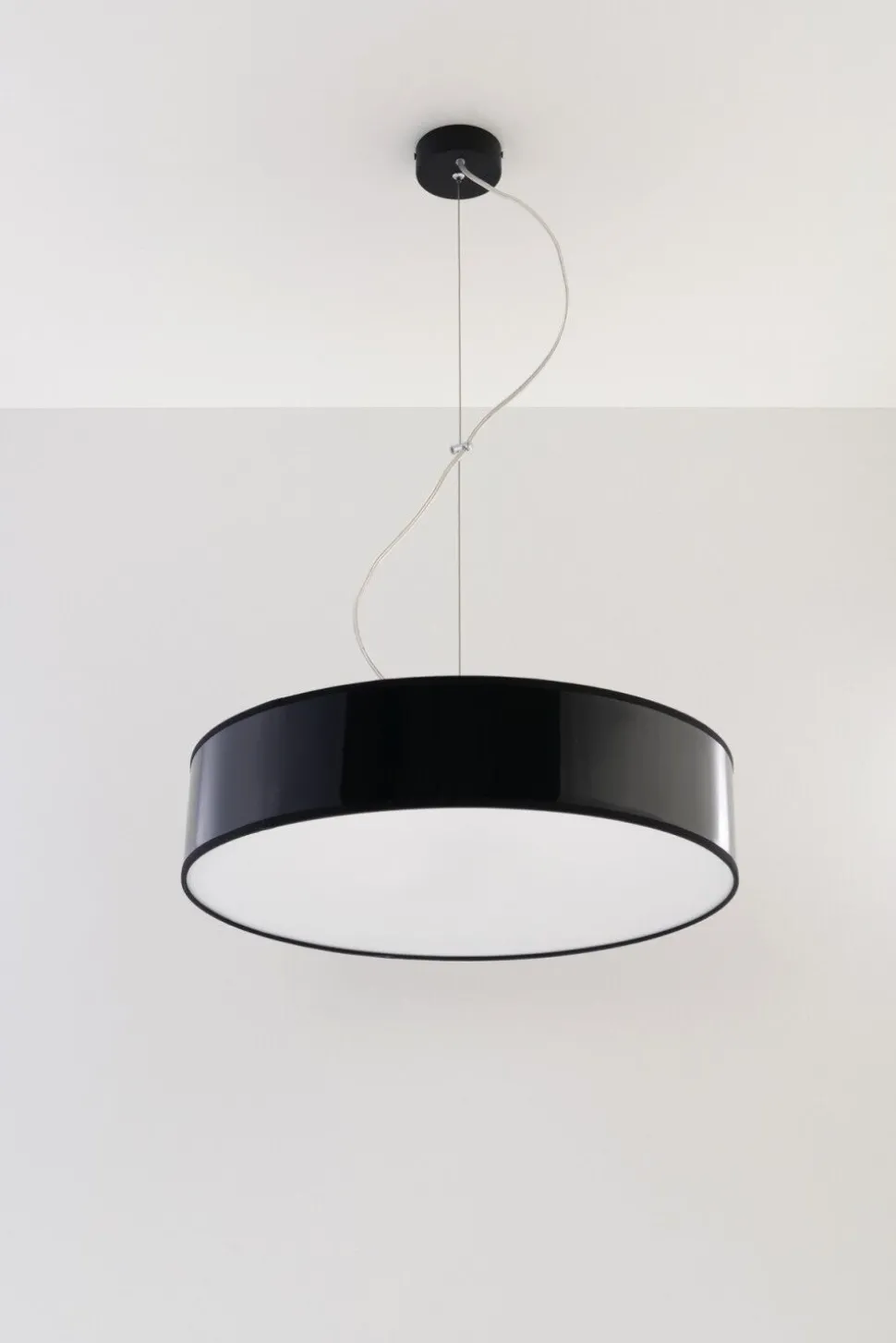 Moderne runde Pendelleuchte ATIS in Schwarz