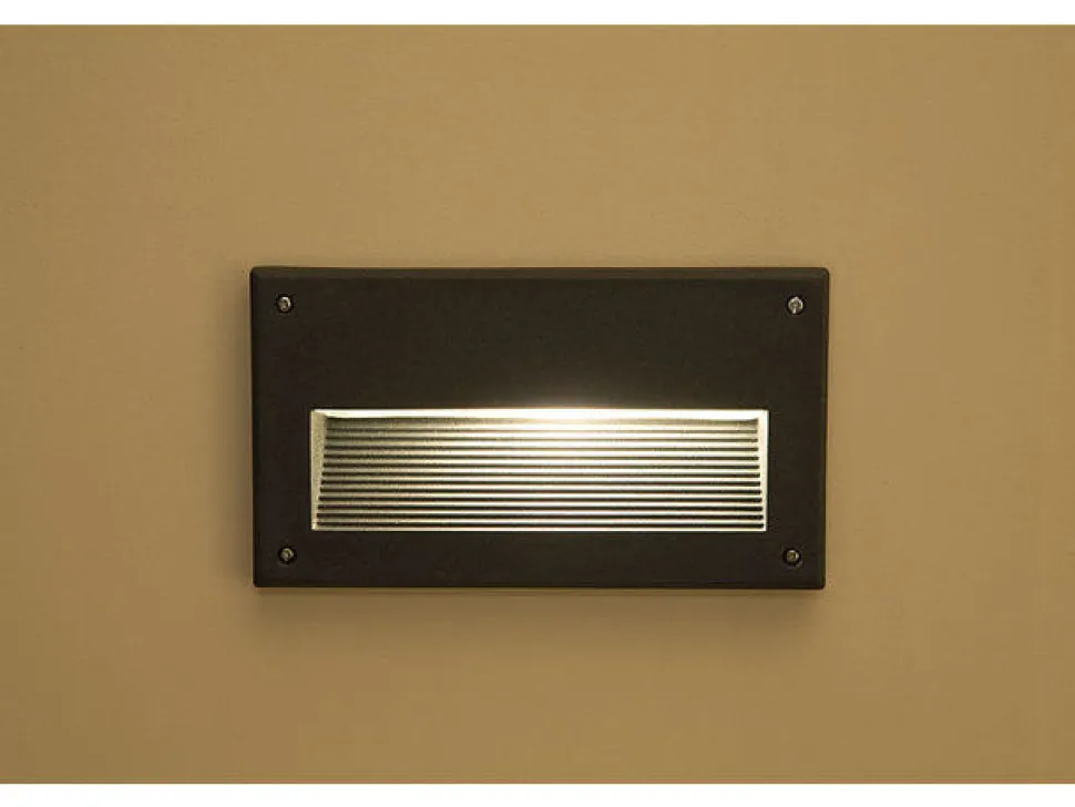 Moderne Wandleuchte mit Lamellen