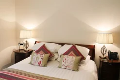 Opulente Tischlampe CANDELA Klassisch 56,5cm Stoff