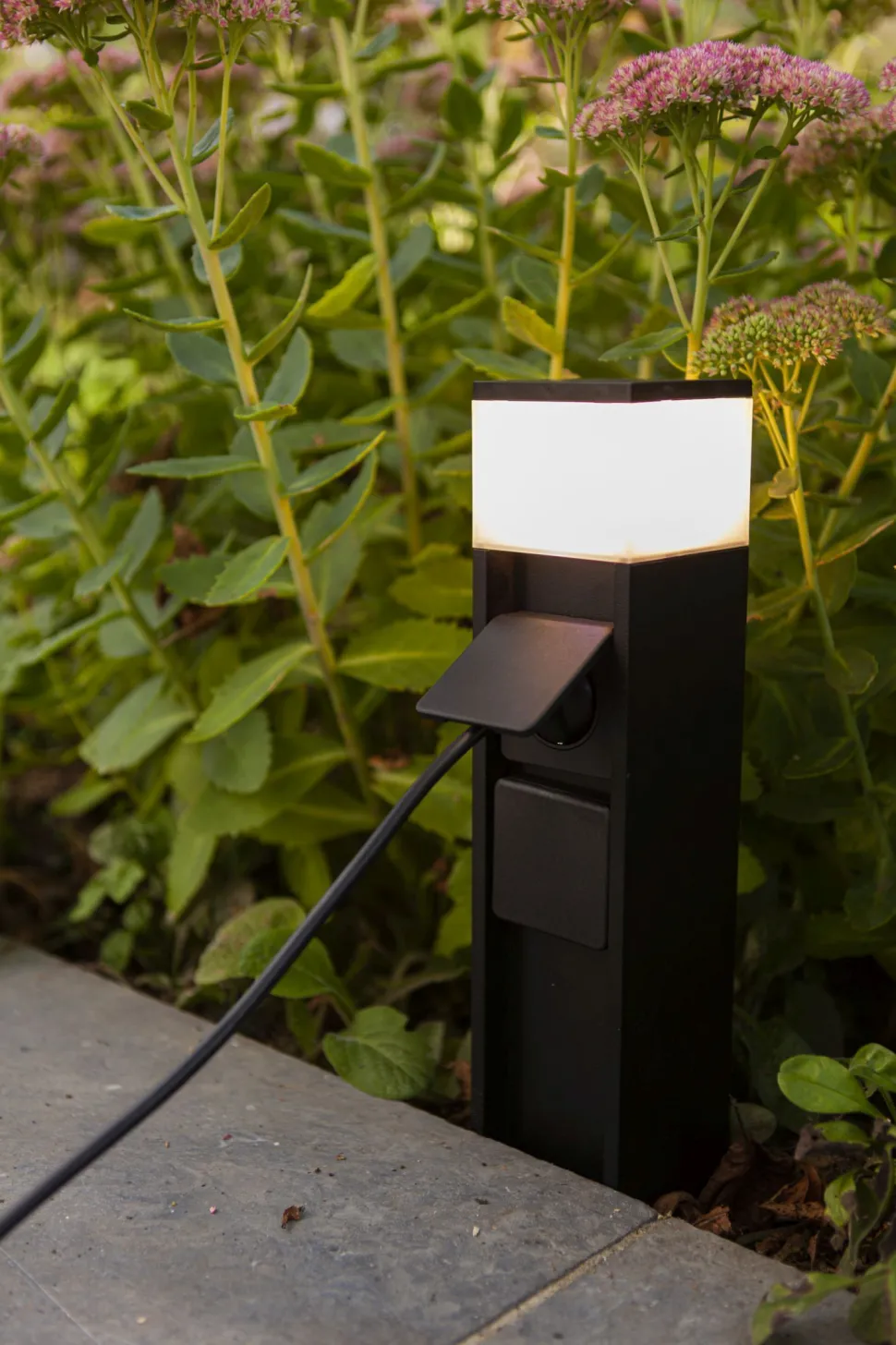 Pollerleuchte Aluminium Schwarz 36,7 cm IP44 Steckdose