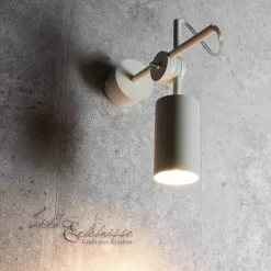 Schwenkbarer Wandstrahler in weiß