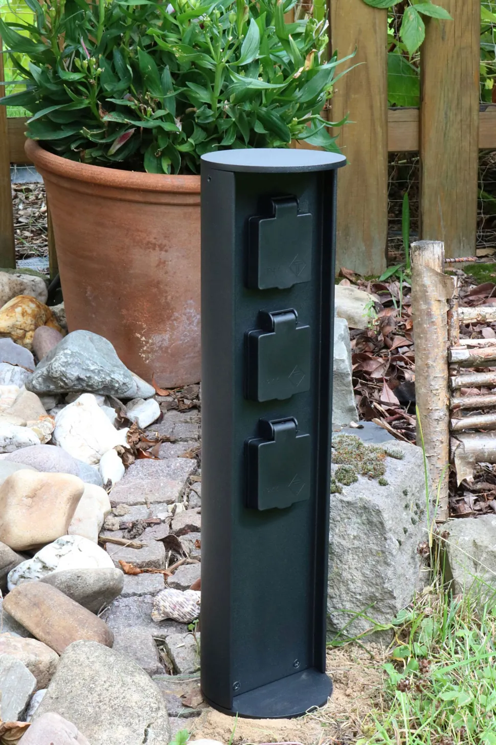 Steckdosensäule drei Steckdosen Aluminium IP44 40 cm