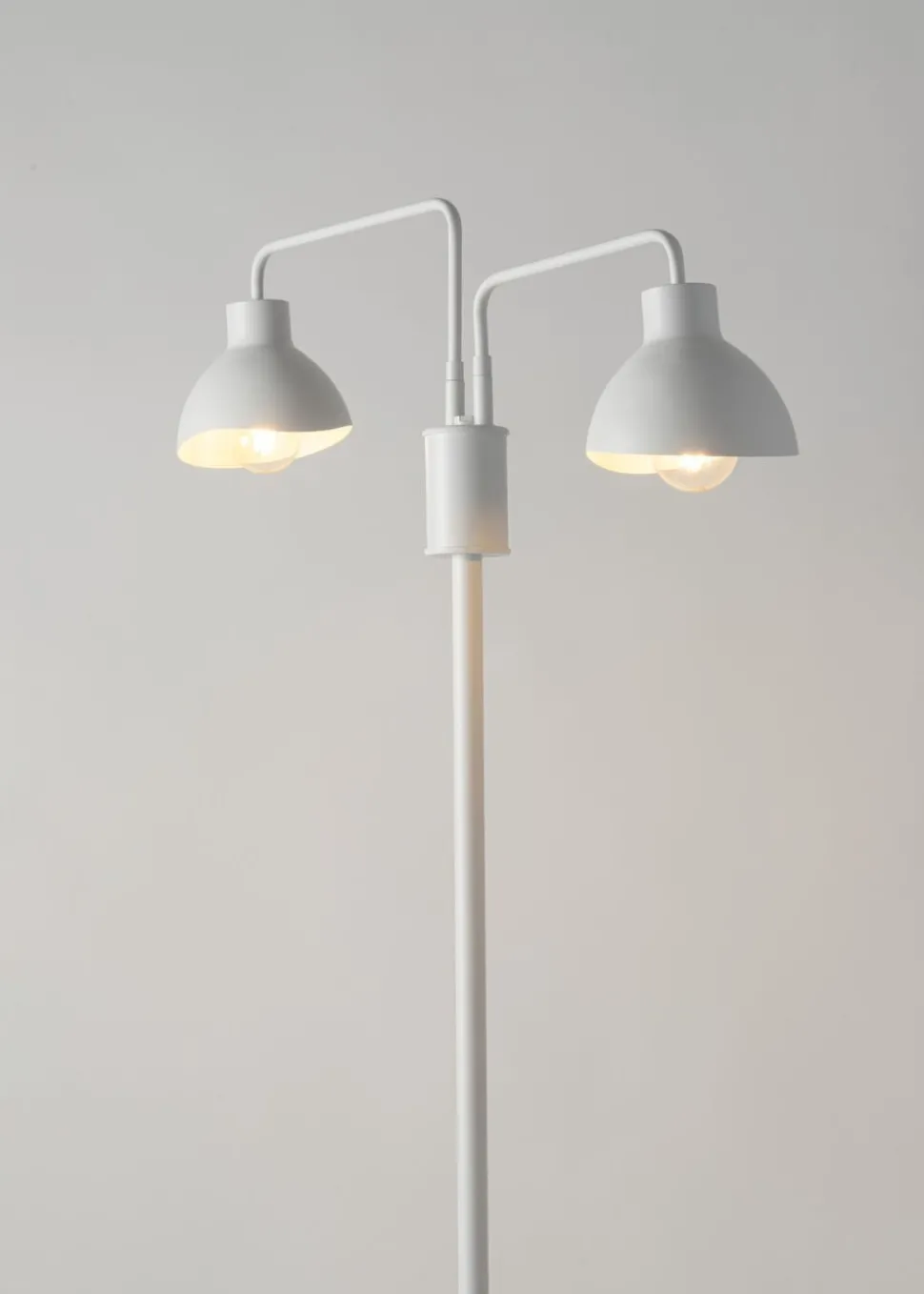 Stehlampe 2-flammig Weiß Metall Lesen E27 162 cm hoch