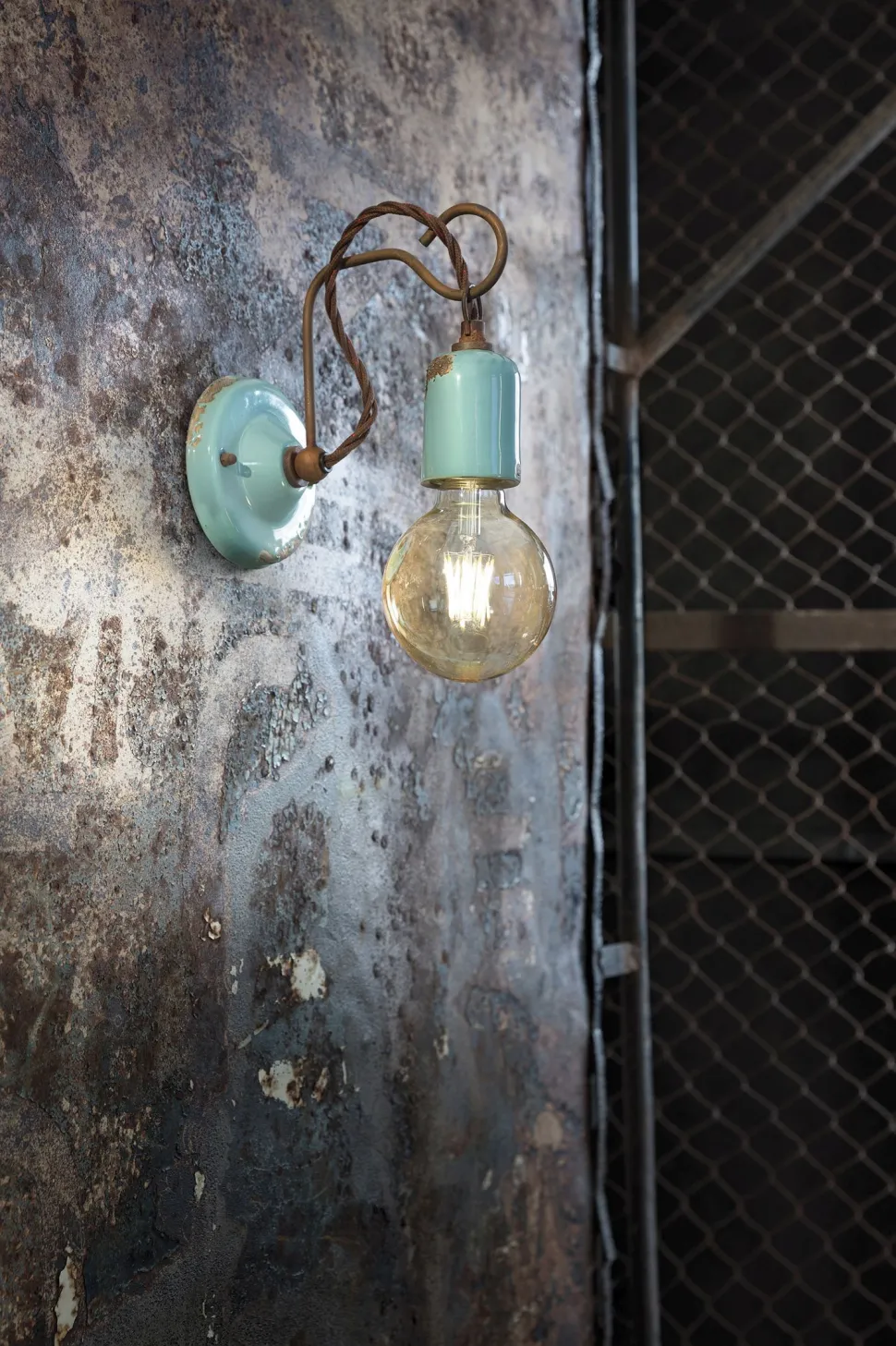 Wandlampe Metall 18 cm hoch Hellblau Shabby Antik E27