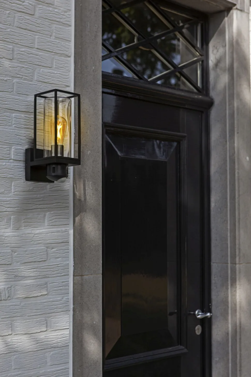 Wandleuchte mit Bewegungsmelder Aluminium Glas Schwarz