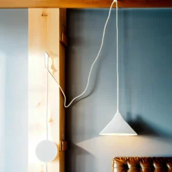 Weiße Pendelleuchte mit Steckdosenanschluss FLEXIO